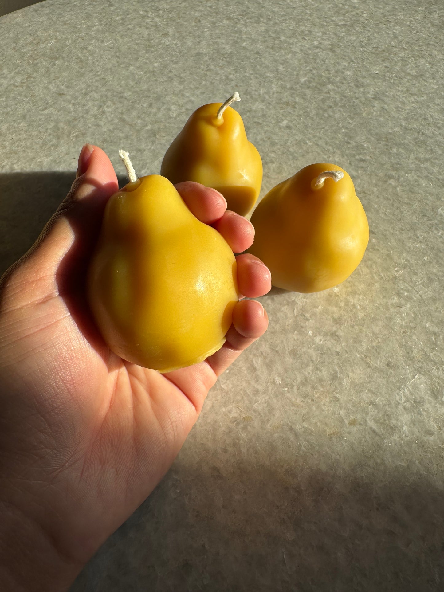 Beeswax Candle :: Pear