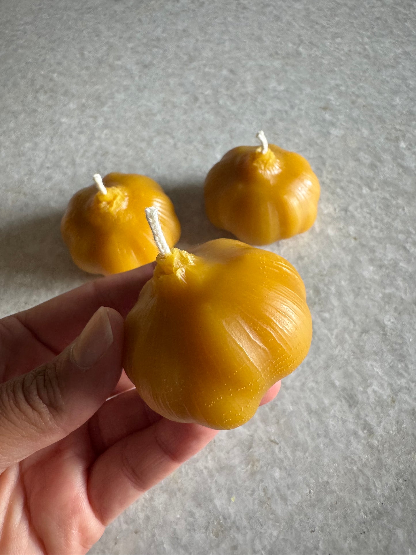 Beeswax Candle :: Garlic Bundle