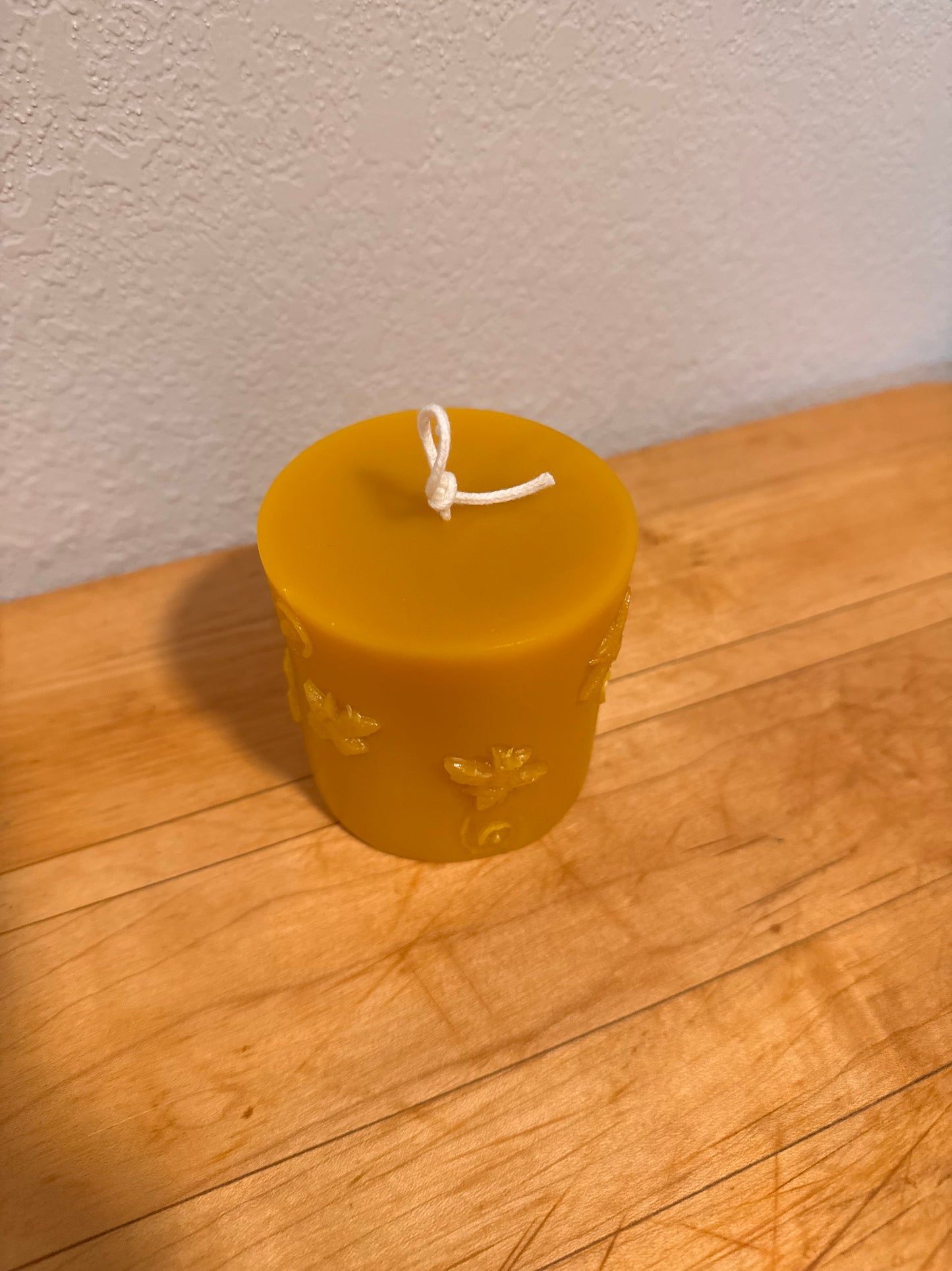 Beeswax Candle :: Honeybee Pillar