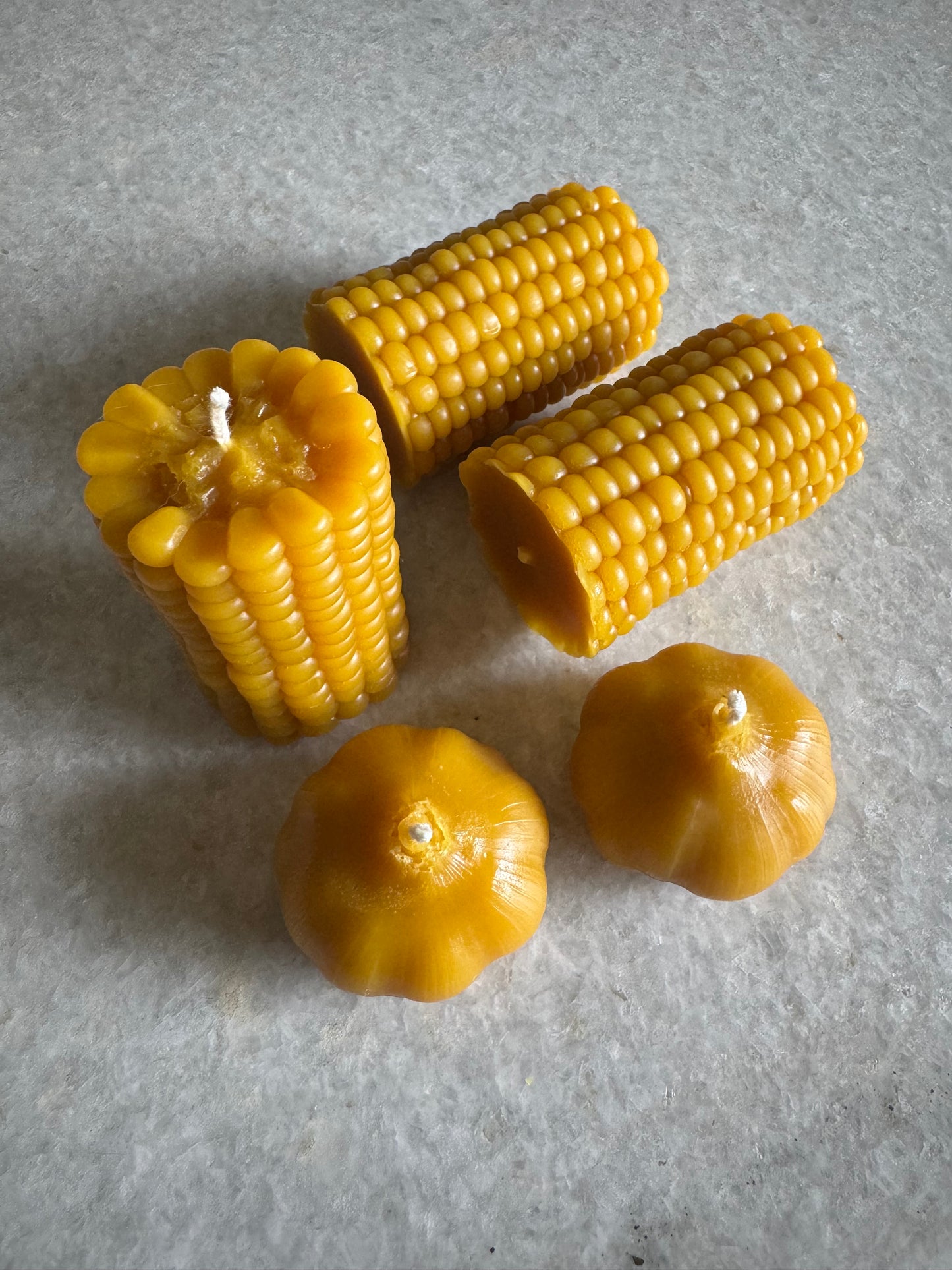 Beeswax Candle :: Garlic