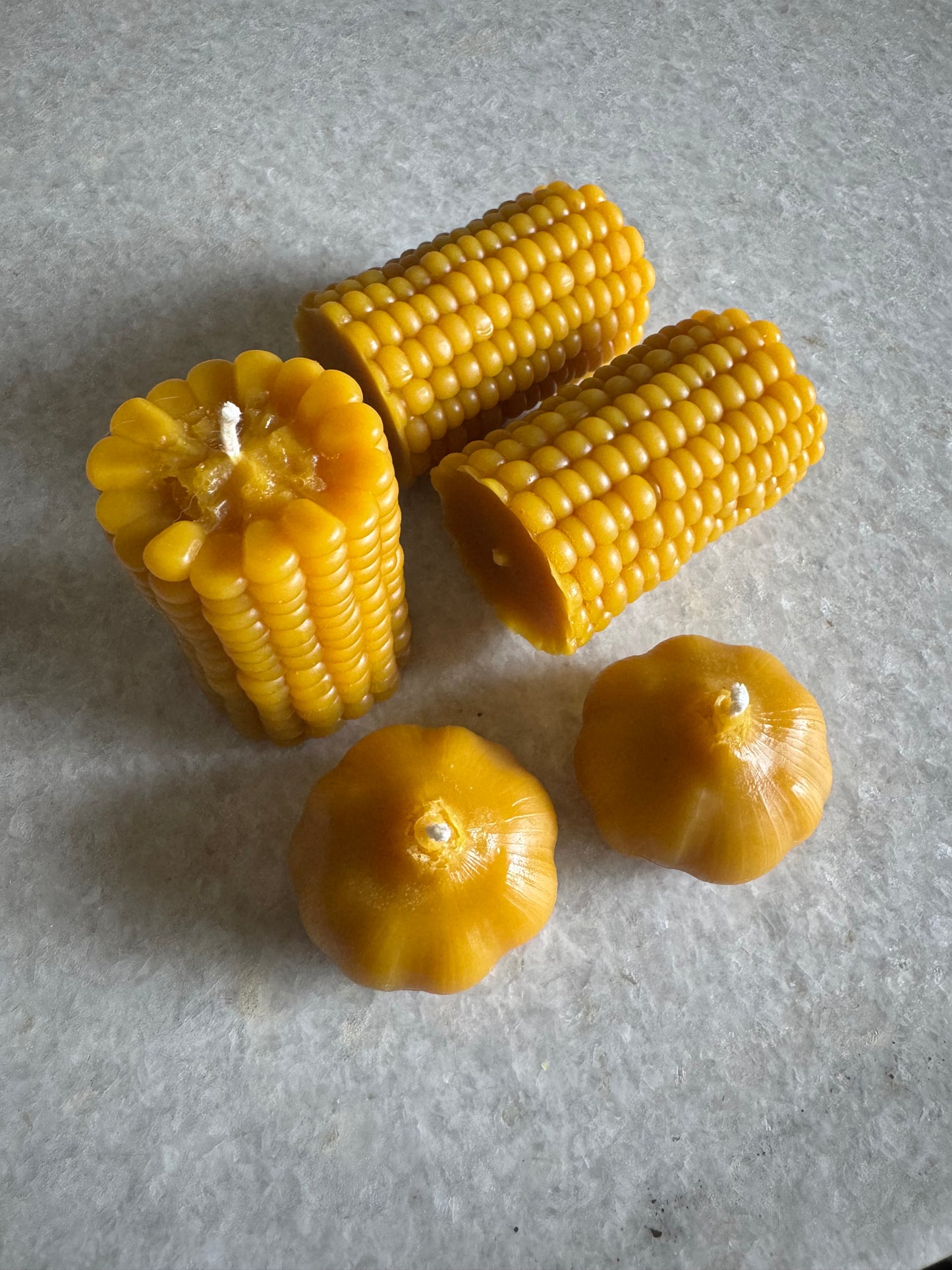 Beeswax Candle :: Corncob