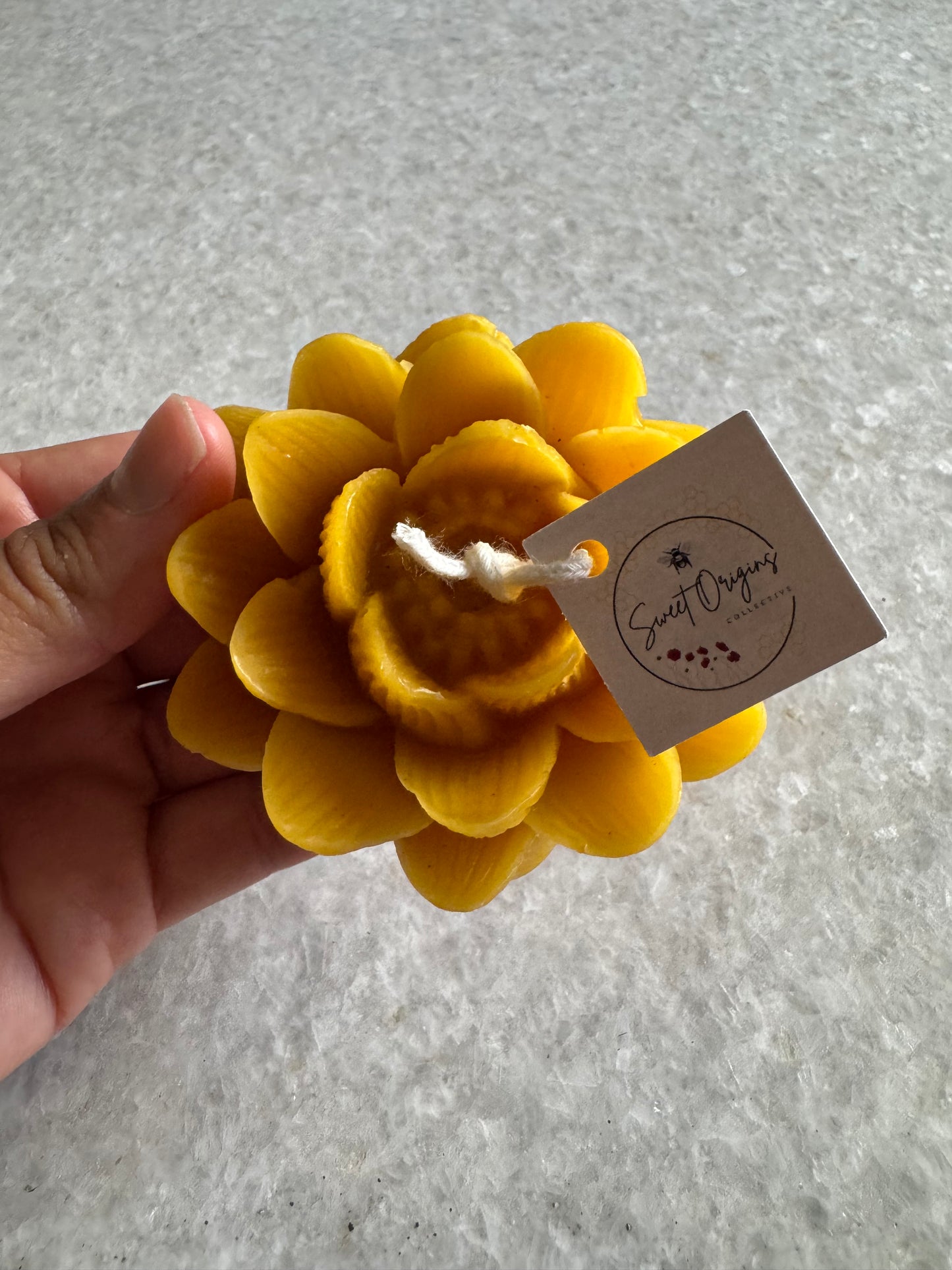Beeswax Candle :: Lotus Flower