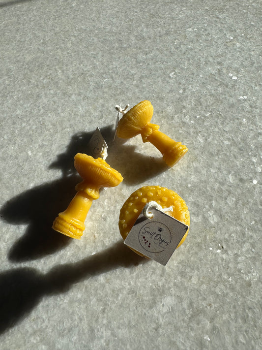 Beeswax Candle :: Amanita Mushroom, Mini